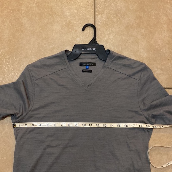 Vince Camuto v neck Pima cotton gray tee Mens size small - Picture 4 of 5